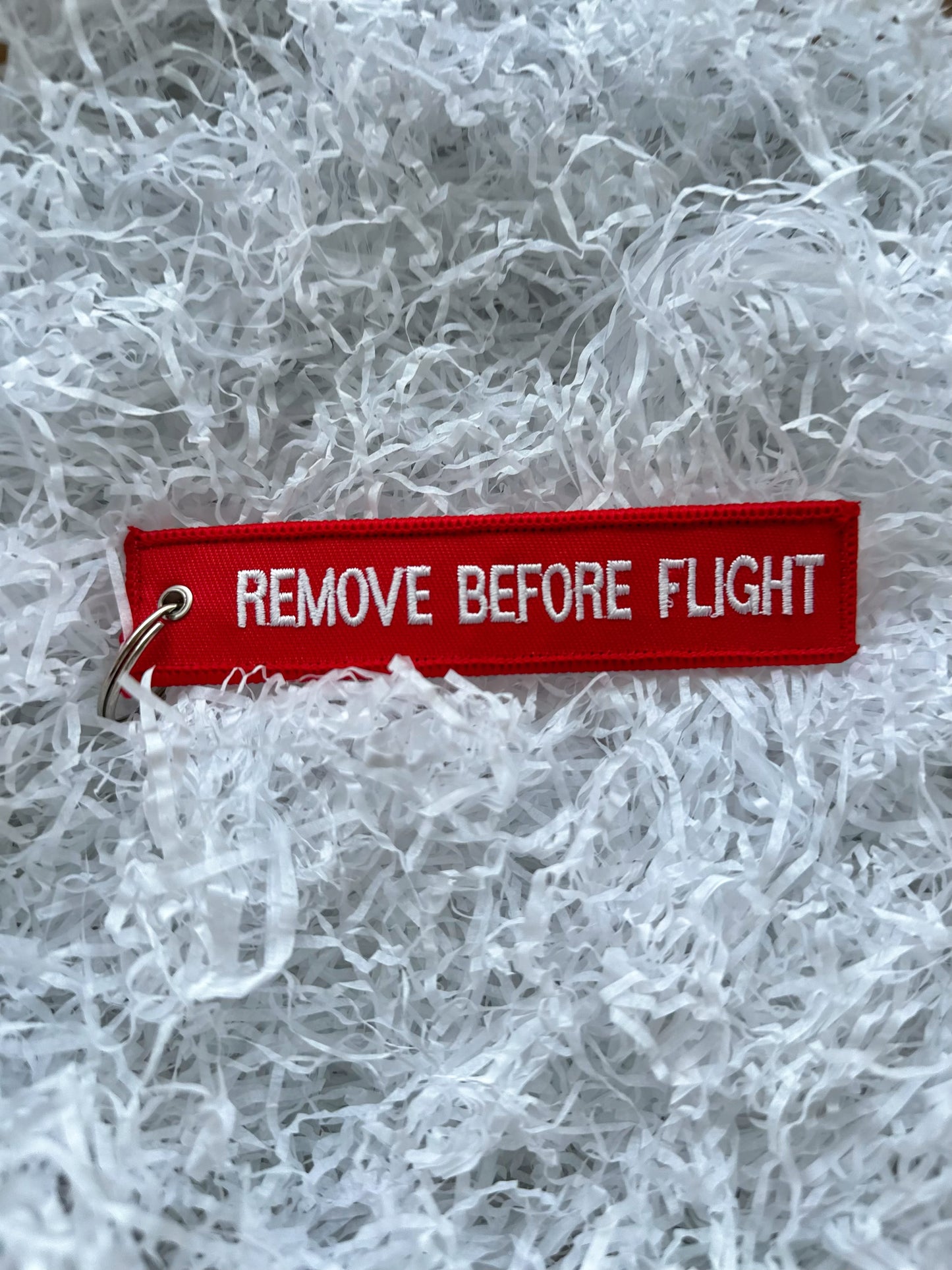 Brelok „remove before flight” czerwony